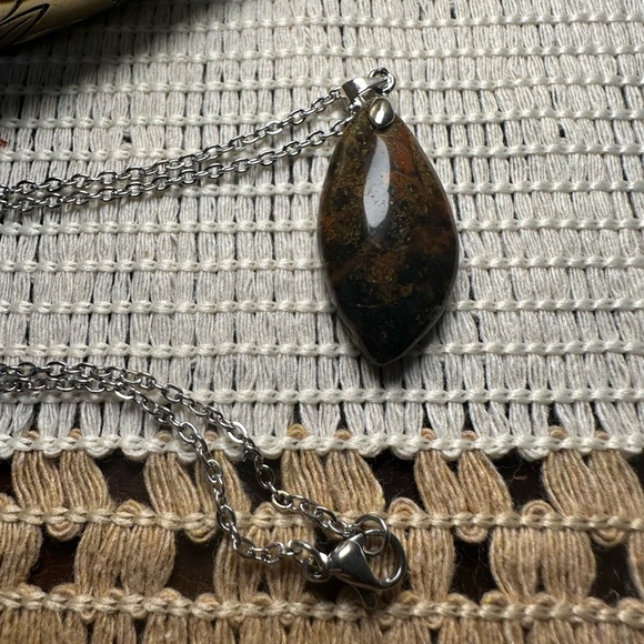 Red Ocean Jasper and Moss Pendant Necklace - Picture 7 of 8